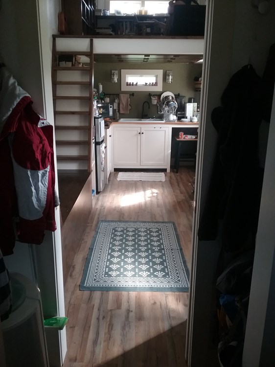 Spacious tiny house with lots of storage - Image 2 Thumbnail