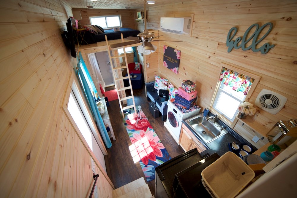 Luxury-Rustic 28’ Goose Neck Tiny House on Wheels - Image 4 Thumbnail