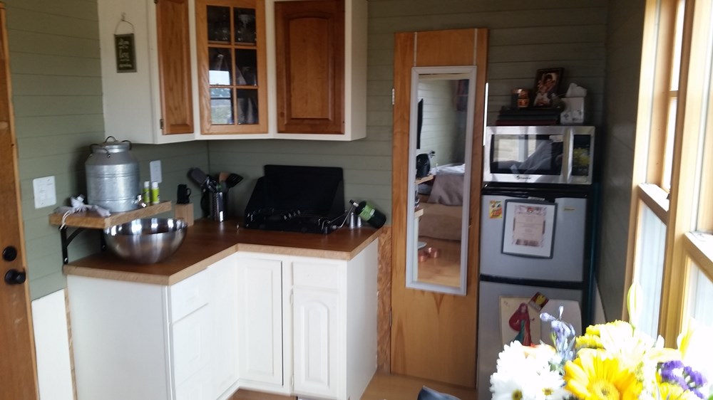 Off Grid Tiny House with a Place to Keep It!! - Image 4 Thumbnail