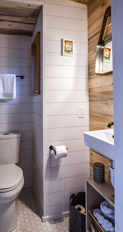 Modern Tiny Home On Wheels - Image 4 Thumbnail
