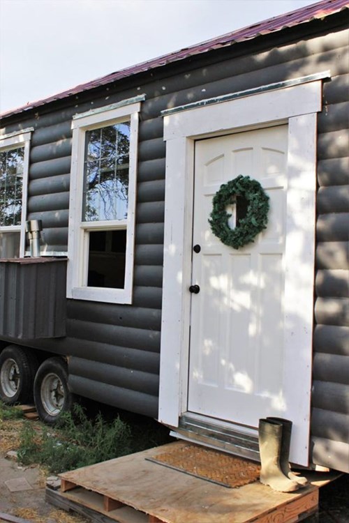 Beautiful Tiny Home! - Image 2 Thumbnail