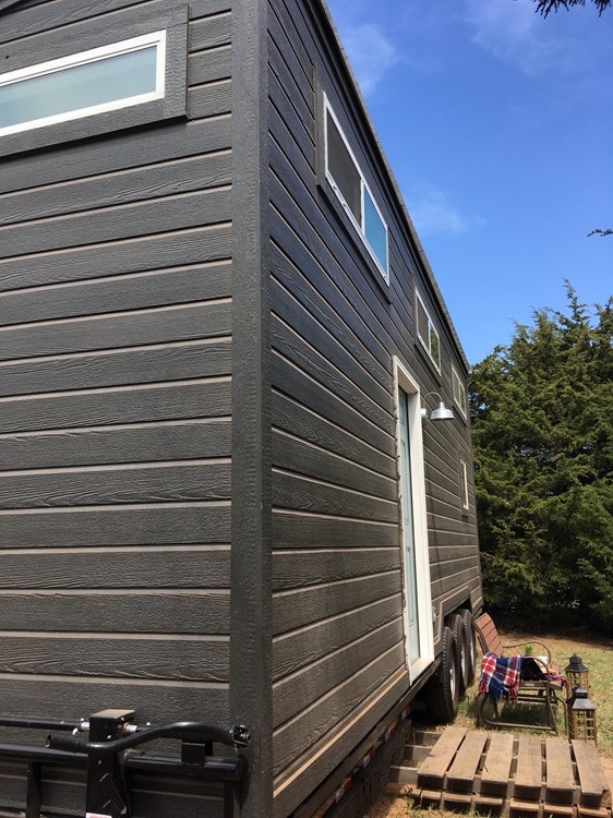 Beautiful 28ft Custom Tiny House - Image 2 Thumbnail
