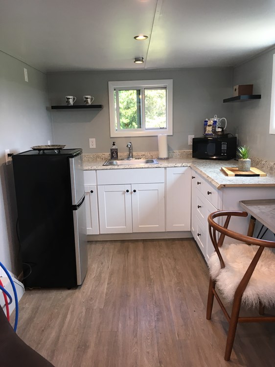 Beautiful 28ft Custom Tiny House - Image 4 Thumbnail