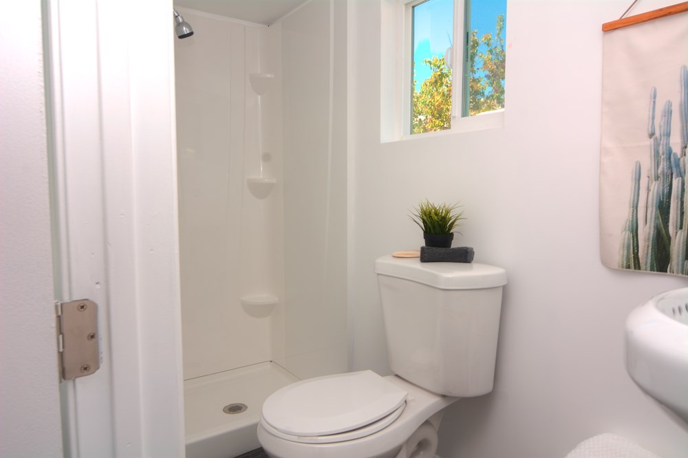 BRAND NEW TINY HOUSE COTTAGE 368 SQ FT IDEAL FOR GUEST HOUSE OR AIR BNB RESIDUAL RENTAL - Image 3 Thumbnail