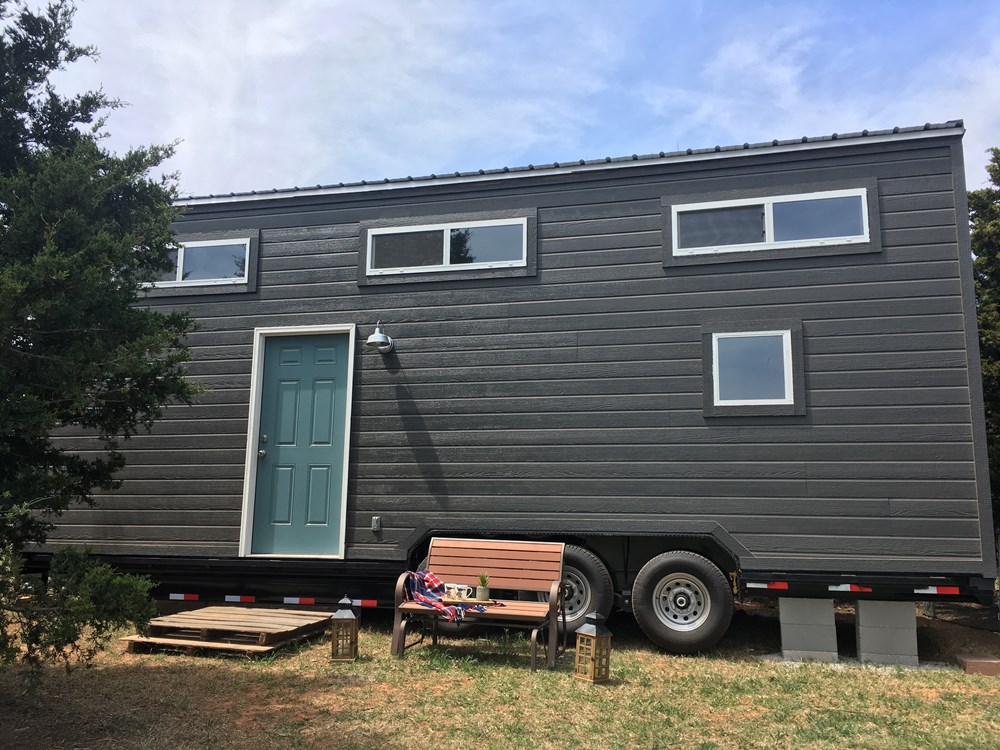 Beautiful 28ft Custom Tiny House