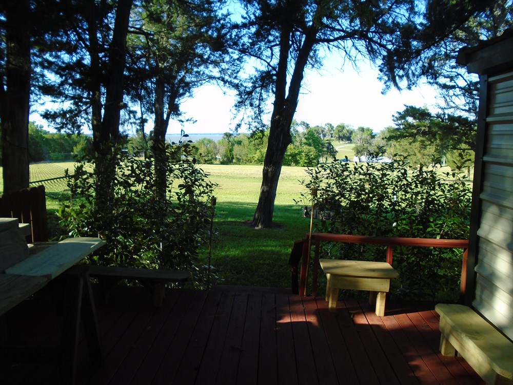Custom cottage overlooking a 90,000 acre lake - Image 2 Thumbnail