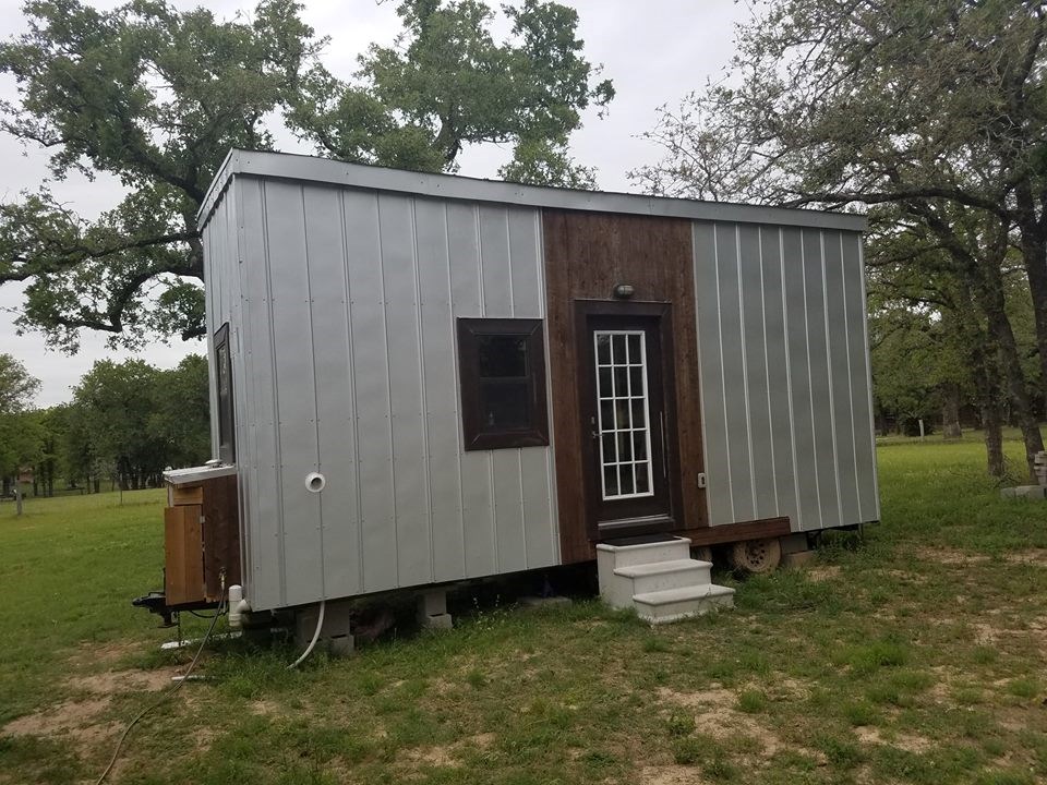 Adorable Tiny House - Image 2 Thumbnail