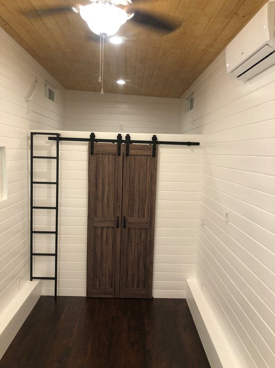 Tiny house  - Image 1 Thumbnail