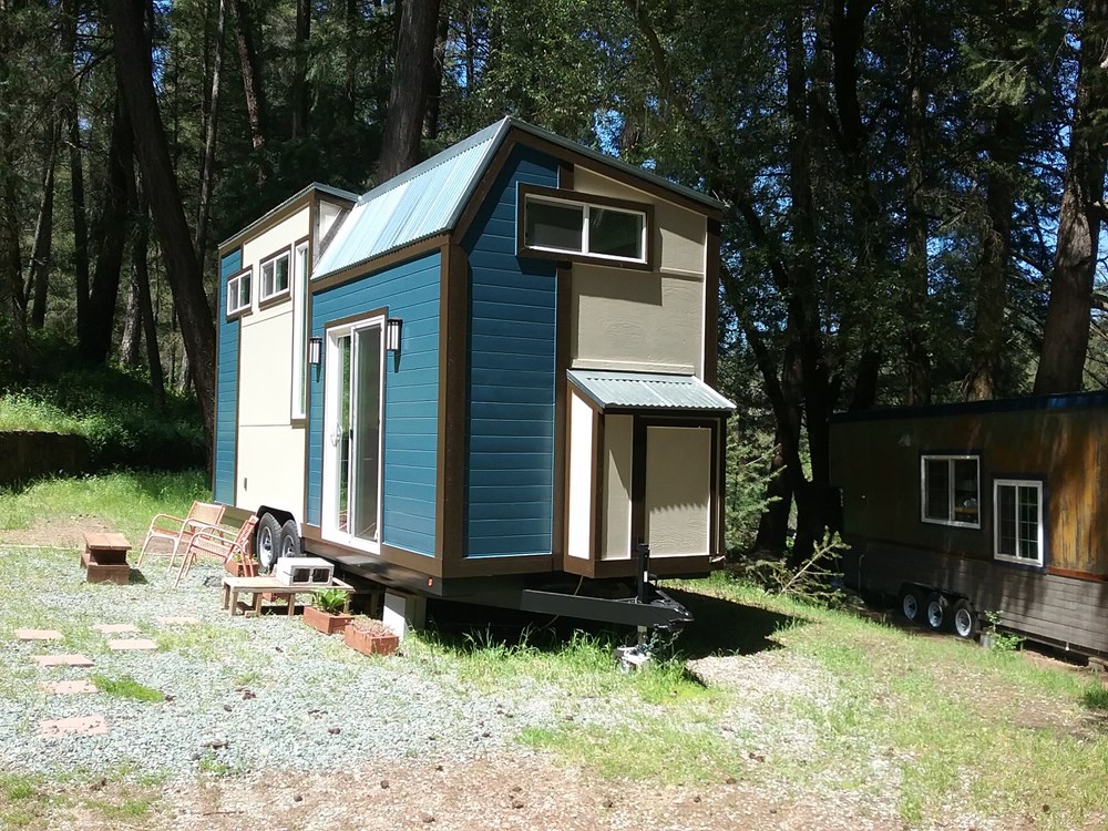 Modern and Cozy Tiny House - Image 4 Thumbnail