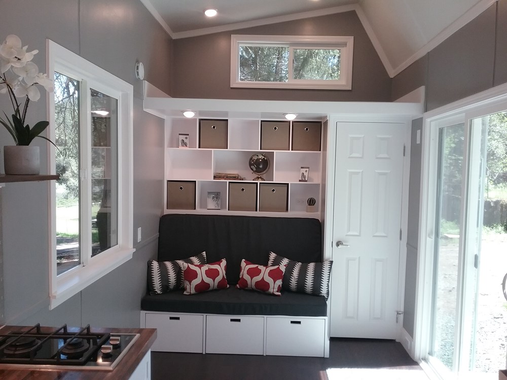 Modern and Cozy Tiny House - Image 2 Thumbnail