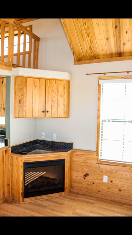 Beautiful cabin-style tiny home 370 sq ft - Image 3 Thumbnail