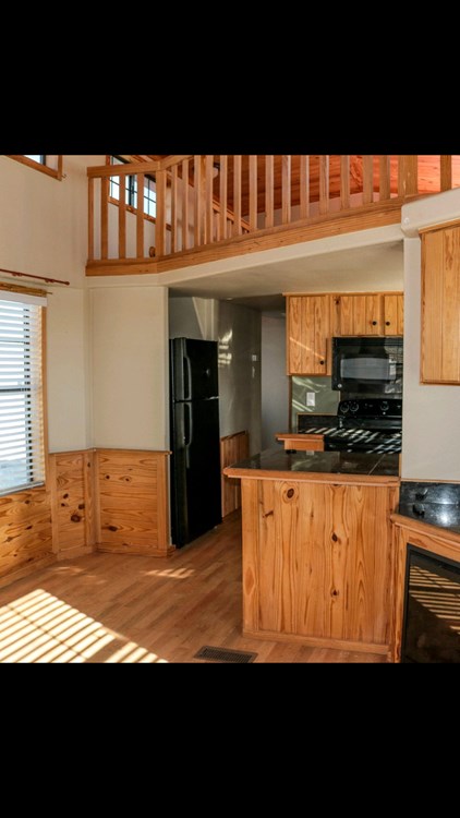 Beautiful cabin-style tiny home 370 sq ft - Image 4 Thumbnail