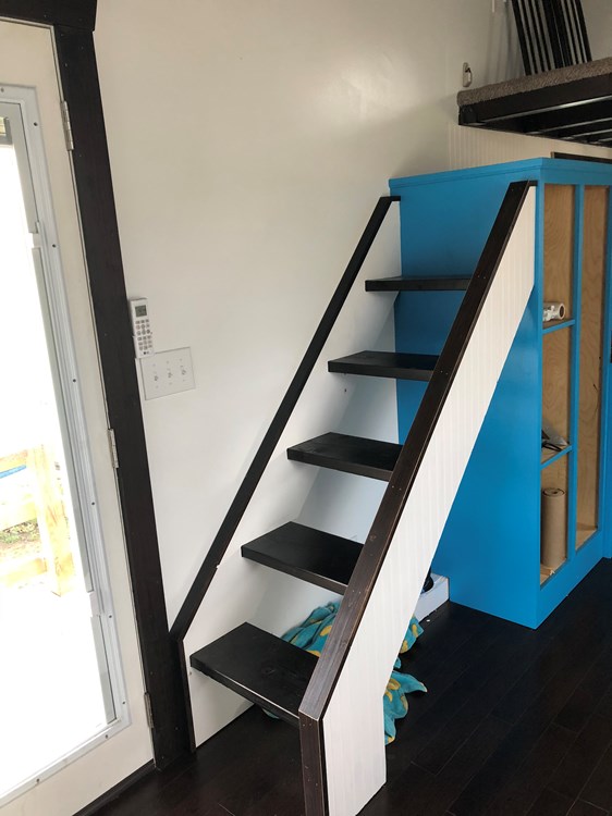 28 ft Tiny Home on Wheels - Image 4 Thumbnail