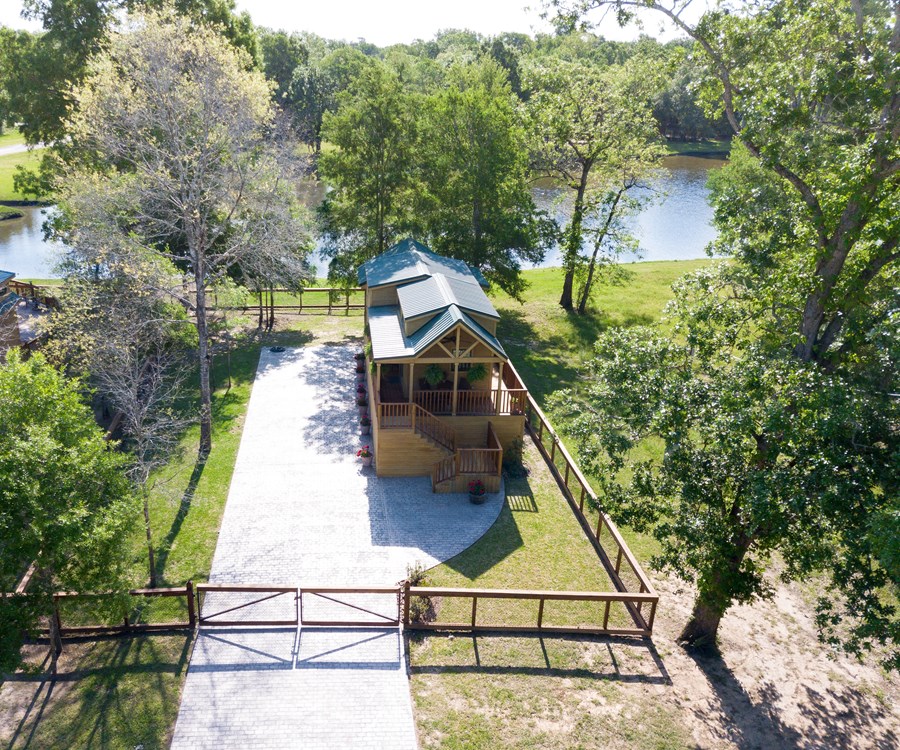 Cabin Park Model on Waterfront Lot - Image 2 Thumbnail