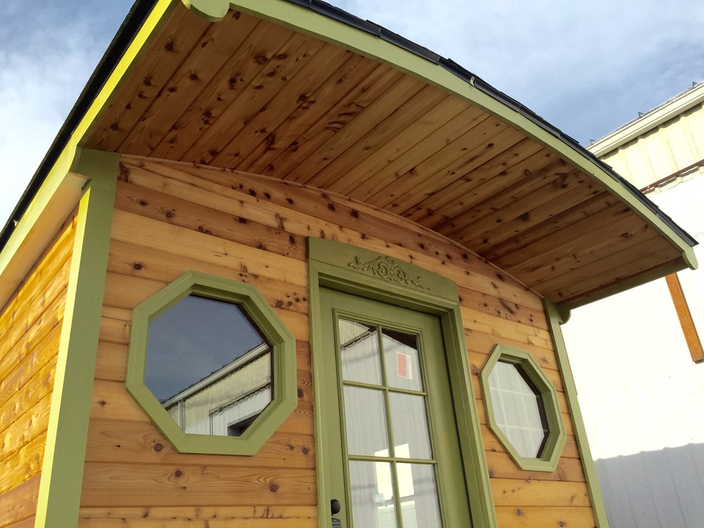9 x 22 IRISH CEDAR CARAVAN 198 SQ FT FULL KITCHEN APPLIANCES BATHROOM HARDWOOD  - Image 3 Thumbnail