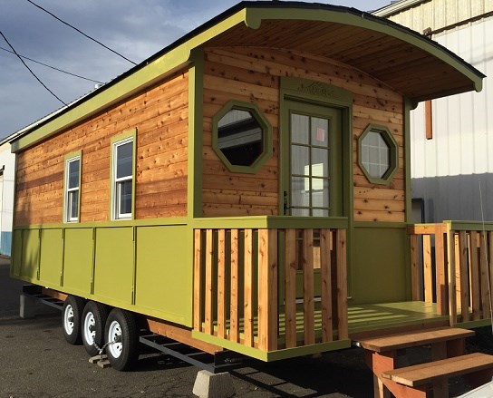 9 x 22 IRISH CEDAR CARAVAN 198 SQ FT FULL KITCHEN APPLIANCES BATHROOM HARDWOOD 