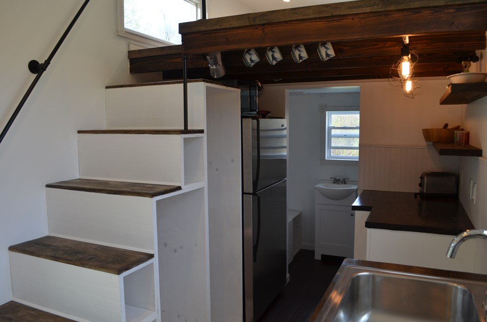***PENDING***   Beautiful 25ft Tiny House on Wheels for Sale in Upstate New York - Image 5 Thumbnail