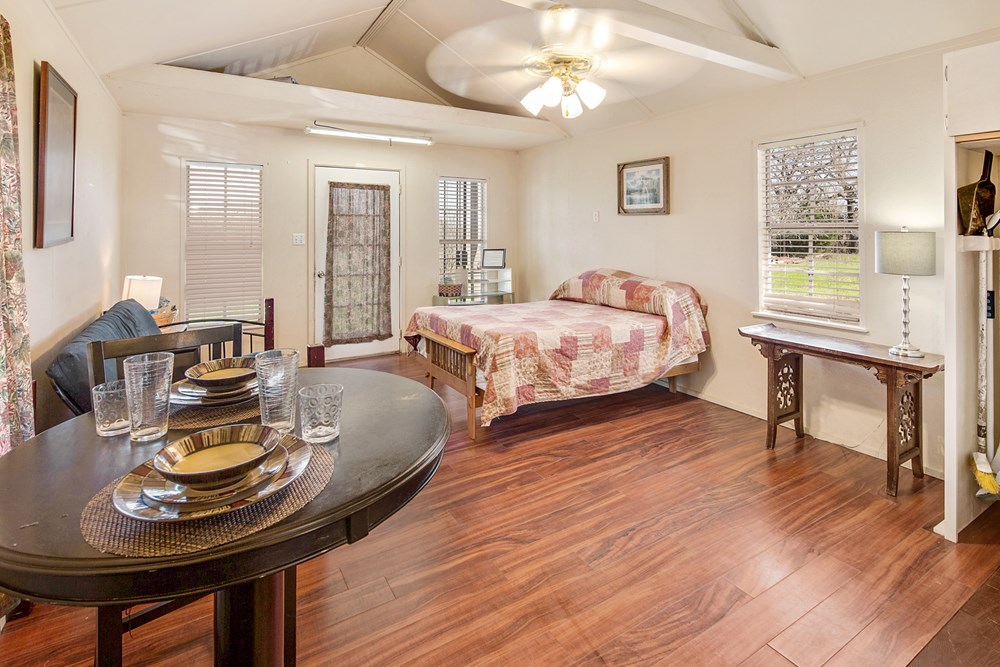 336 sq ft with a porch - Image 4 Thumbnail