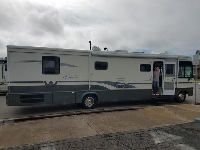 $24,000 OBO - 2000 Winnebago Adventurer - Image 2 Thumbnail