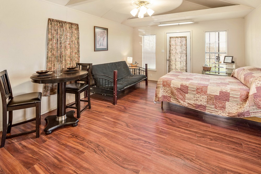 336 sq ft with a porch - Image 3 Thumbnail