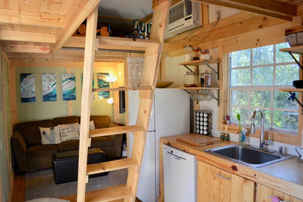 Tiny house on wheels  - Image 2 Thumbnail