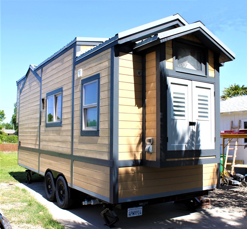 Luxurious Tiny House For Sale - Image 4 Thumbnail