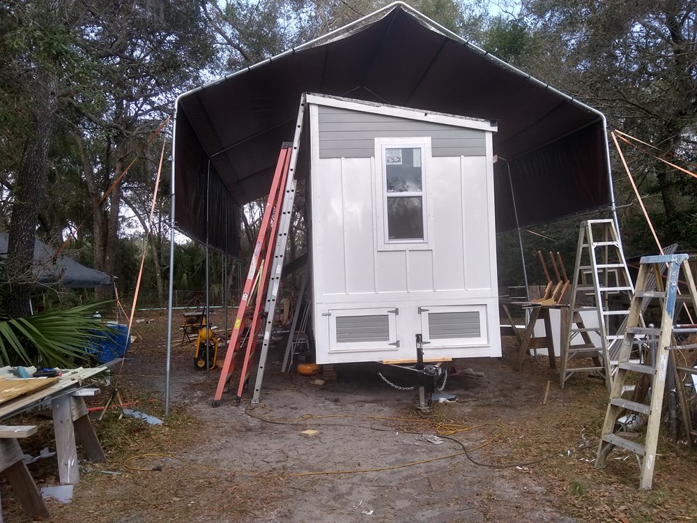 Tiny house with loft - Image 2 Thumbnail