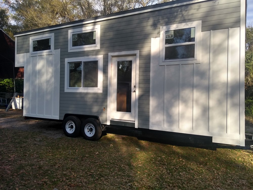 Tiny house with loft - Image 1 Thumbnail