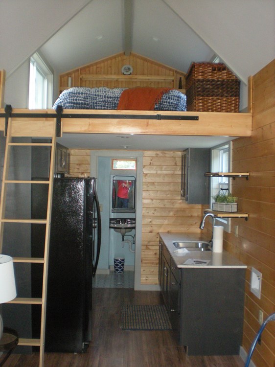 Luxury tiny house on wheels - Image 2 Thumbnail