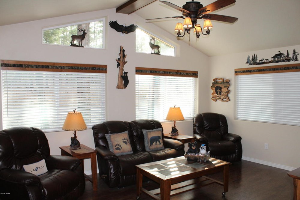 Luxury in the Mountains - Image 2 Thumbnail