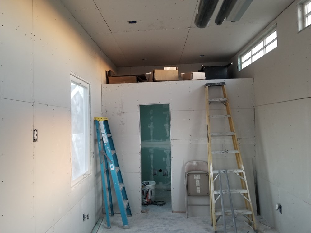 10 x 27 Tiny house with 2 lofts and full bathroom, laundry - Image 3 Thumbnail