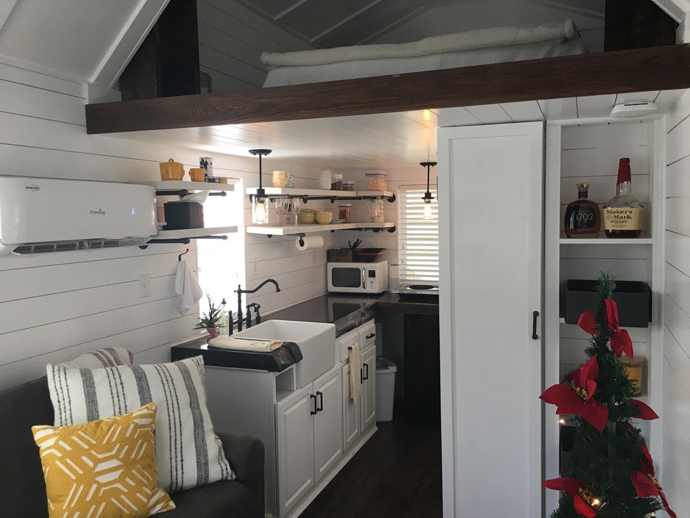 Brand New Modern Luxury Tiny Home - Image 1 Thumbnail