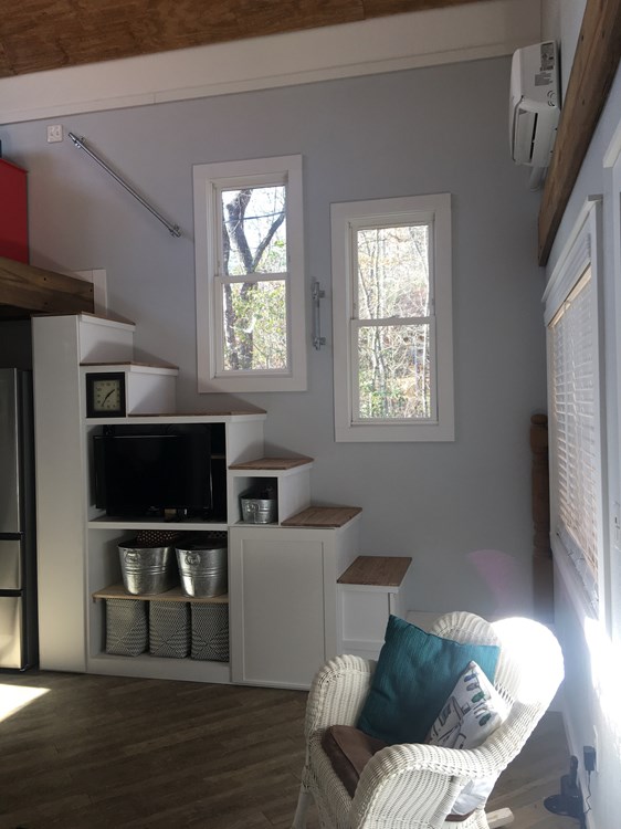 Tiny Farm House - Image 3 Thumbnail