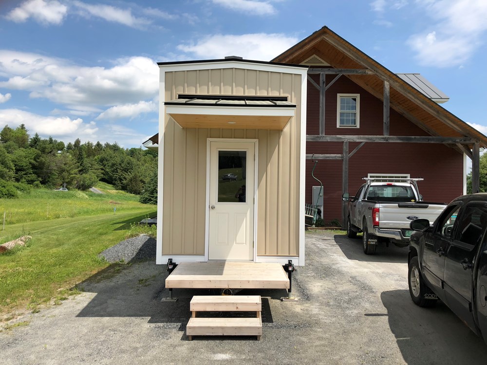 20’ custom, tall loft! - Image 3 Thumbnail
