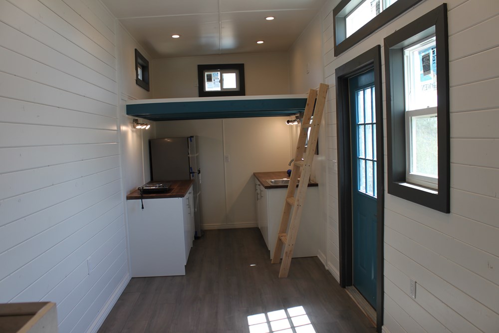 Contemporary Tiny House - Image 4 Thumbnail