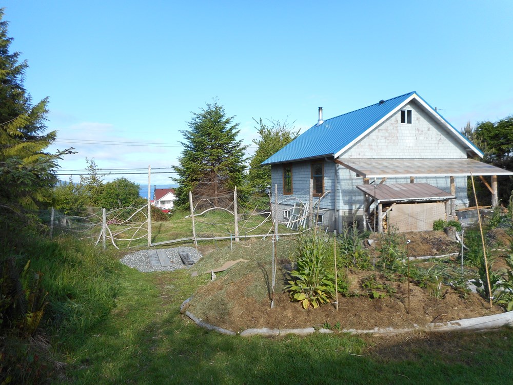 Tiny Home in Canadian Gulf Islands with ocean/mountain view.
