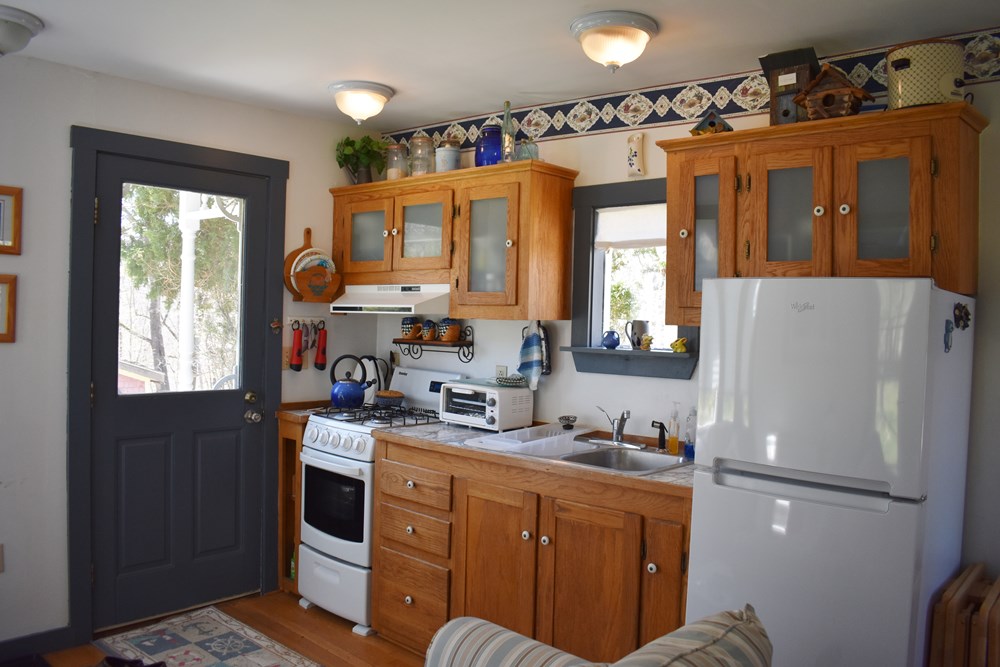Victorian Tiny House - Image 3 Thumbnail