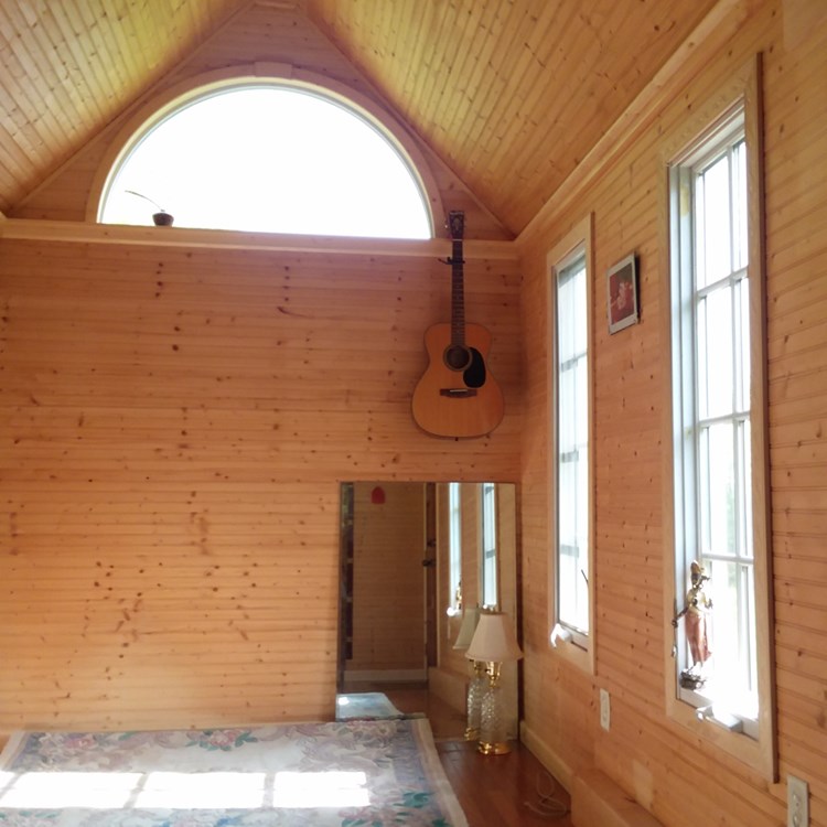 Cute Tiny House w/ Hardwood Floors - Image 2 Thumbnail