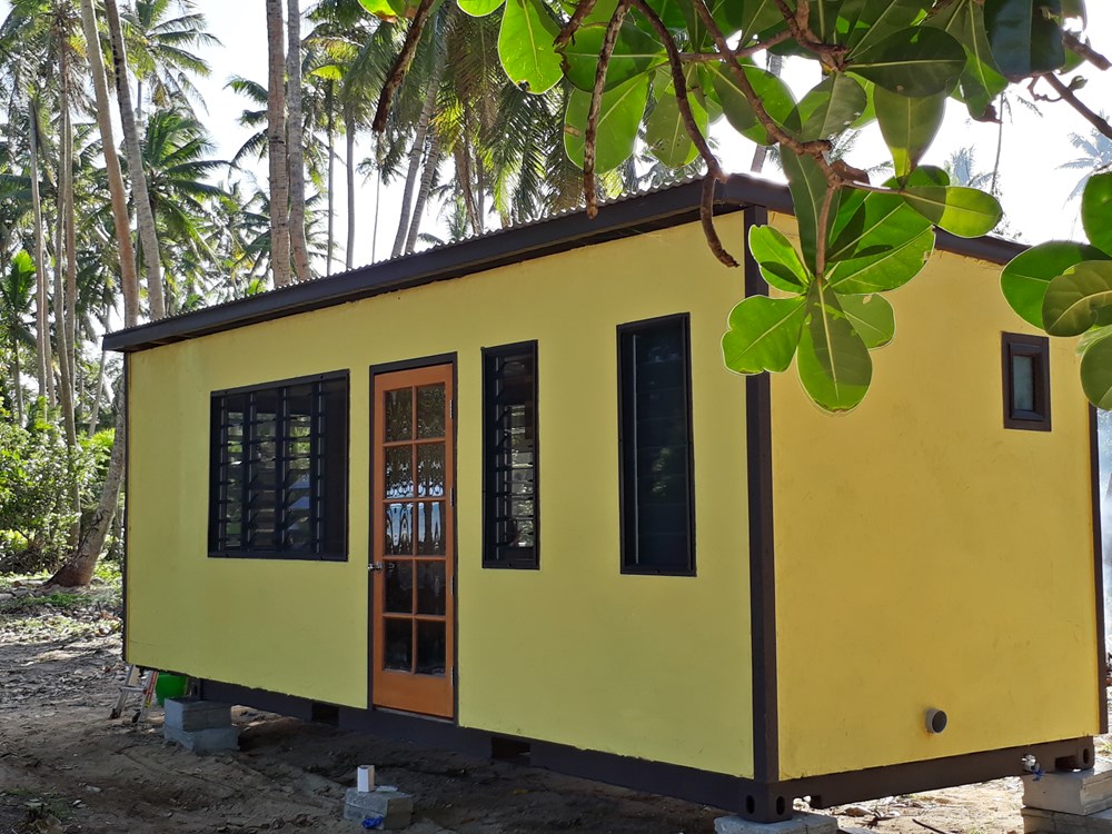 24' X 8' Beach house on the beach $36,800 USD