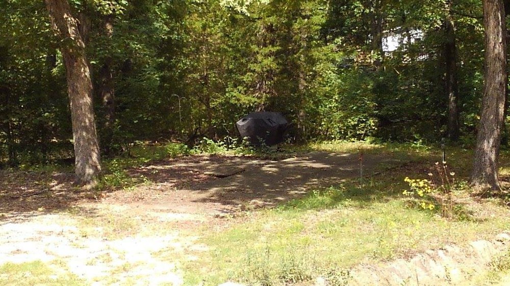 BEAUTIFUL LAKE PROPERTY LONEDELL MO WITH TINY SLEEP BATH HOUSES LOT OF POTENTIAL - Image 2 Thumbnail