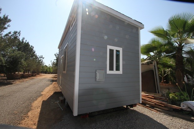 9 x 22 MODERN CARAVAN DUAL LOFT - Image 2 Thumbnail