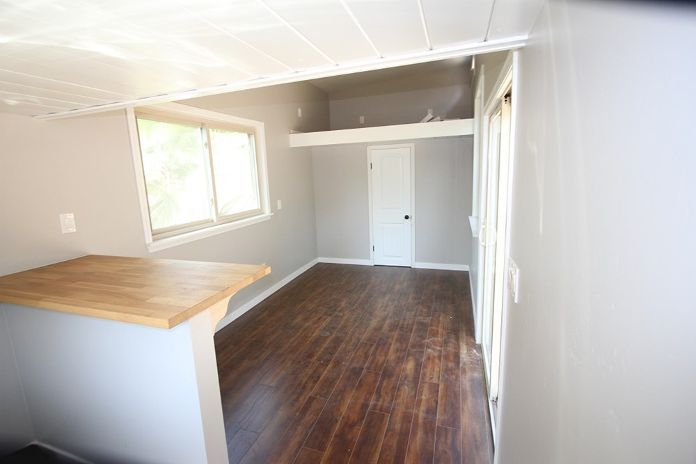 9 x 22 MODERN CARAVAN DUAL LOFT - Image 4 Thumbnail