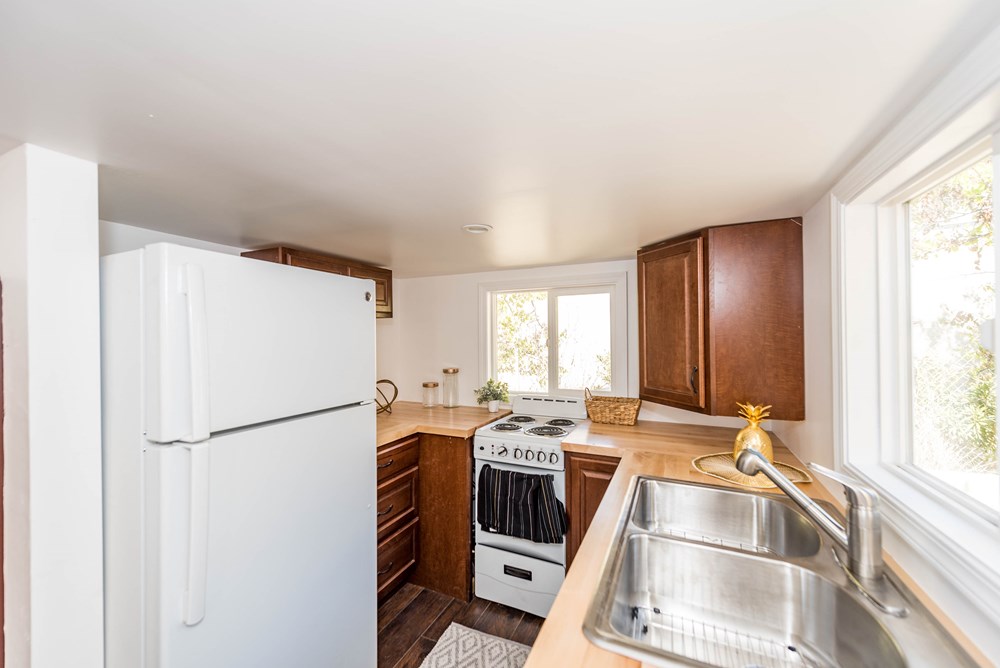 9 X 24 MODERN CARAVAN DUAL LOFT - Image 3 Thumbnail