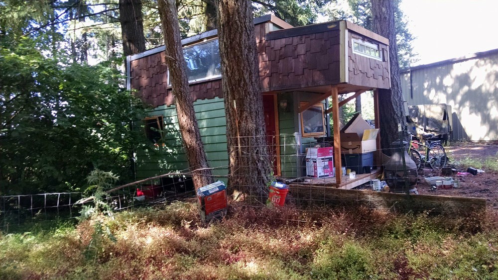[SOLD] Quirky Tiny House - Image 2 Thumbnail