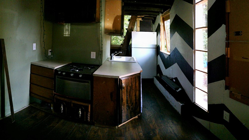 [SOLD] Quirky Tiny House - Image 4 Thumbnail