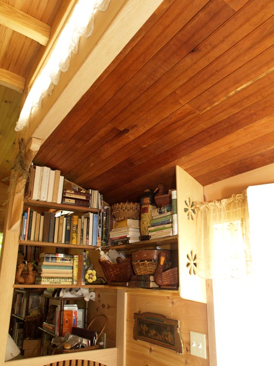 Beautiful custom-built timber-framed Tiny in Central Massachusetts - Image 4 Thumbnail