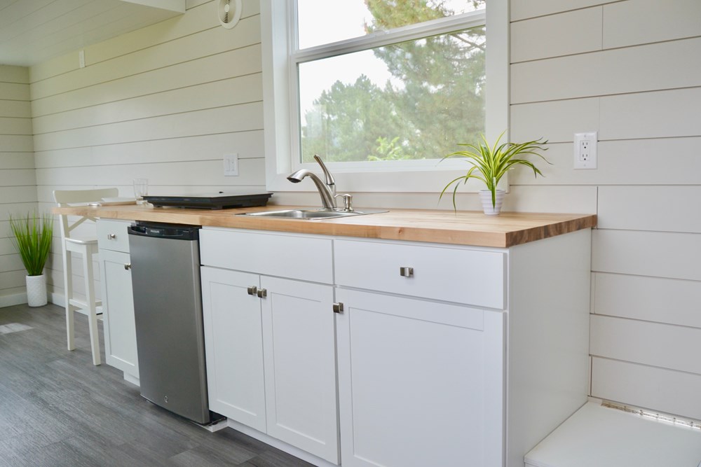 28 Foot Tiny House For Sale - Image 3 Thumbnail