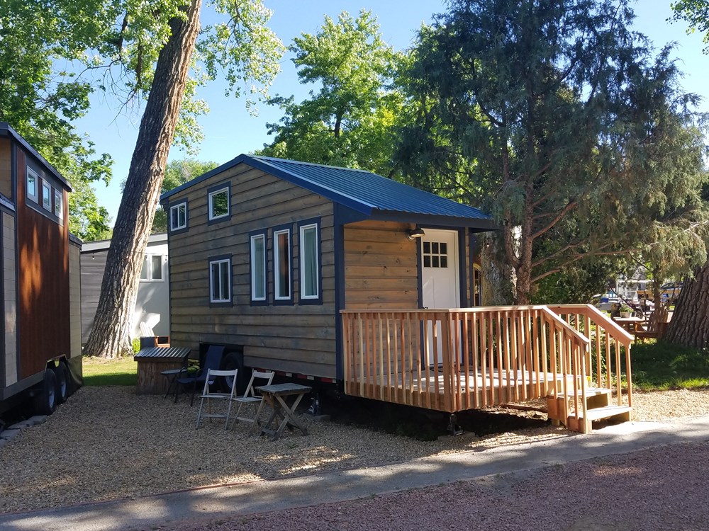 The "Cheyenne" tiny house keeps you warm in winter