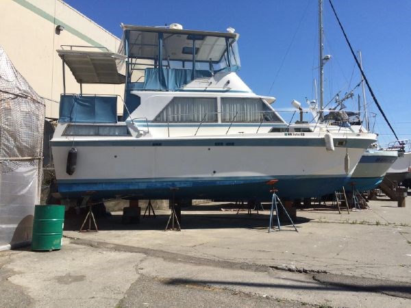 36 ft. Uniflite double-cabin sundeck motoryacht - great liveaboard !