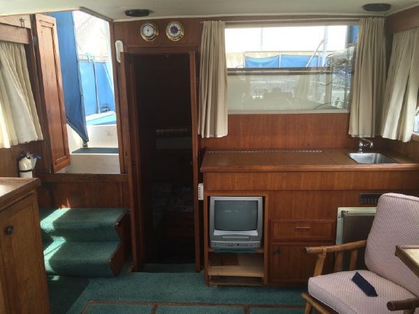 36 ft. Uniflite double-cabin sundeck motoryacht - great liveaboard ! - Image 2 Thumbnail